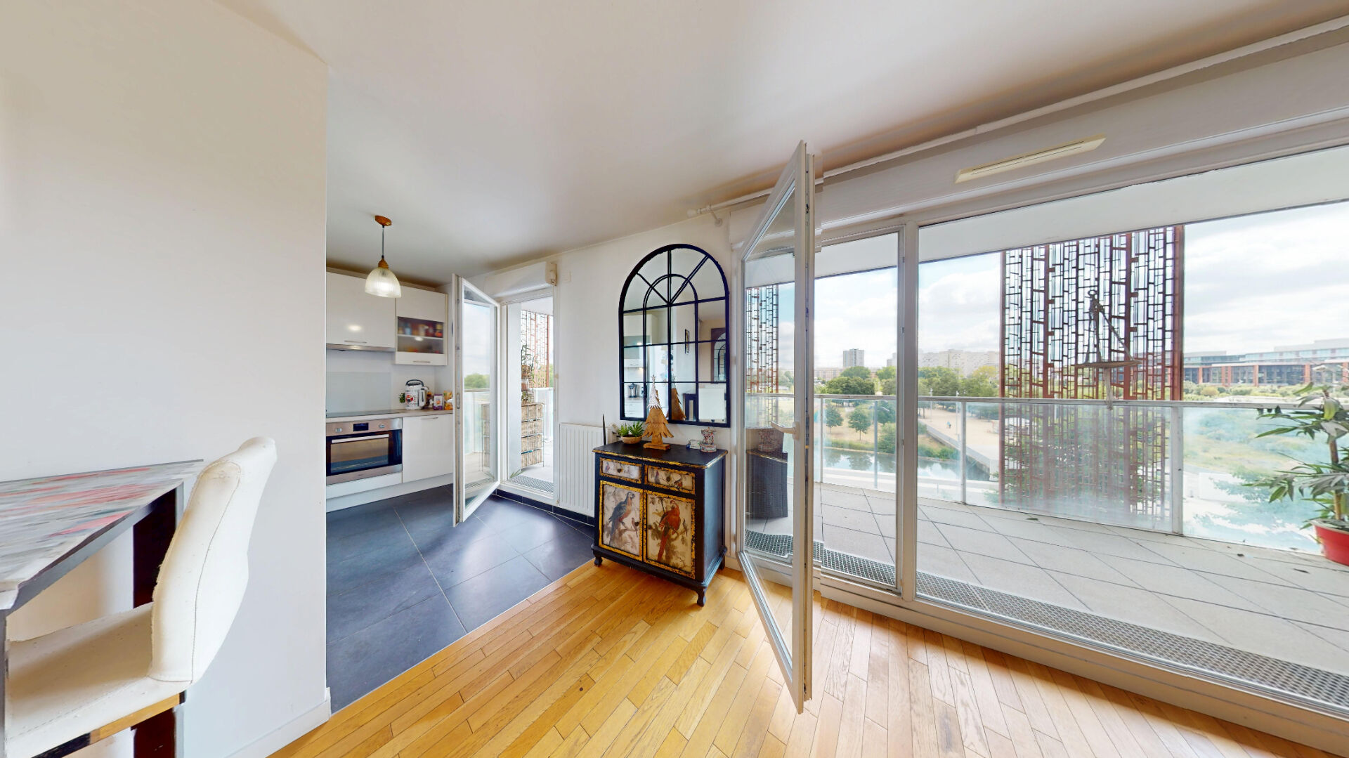 Appartement  4 pièces lumineux avec une vue dégagée sur le parc.