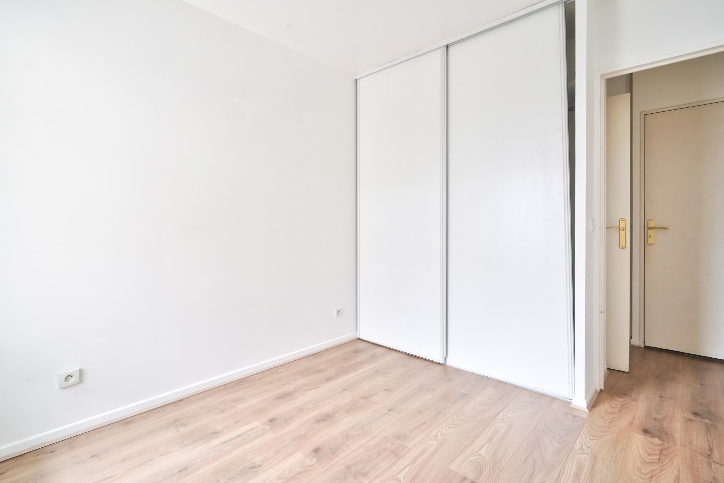 Appartement 3 pièces à vendre sans vis à vis proche ligne 14