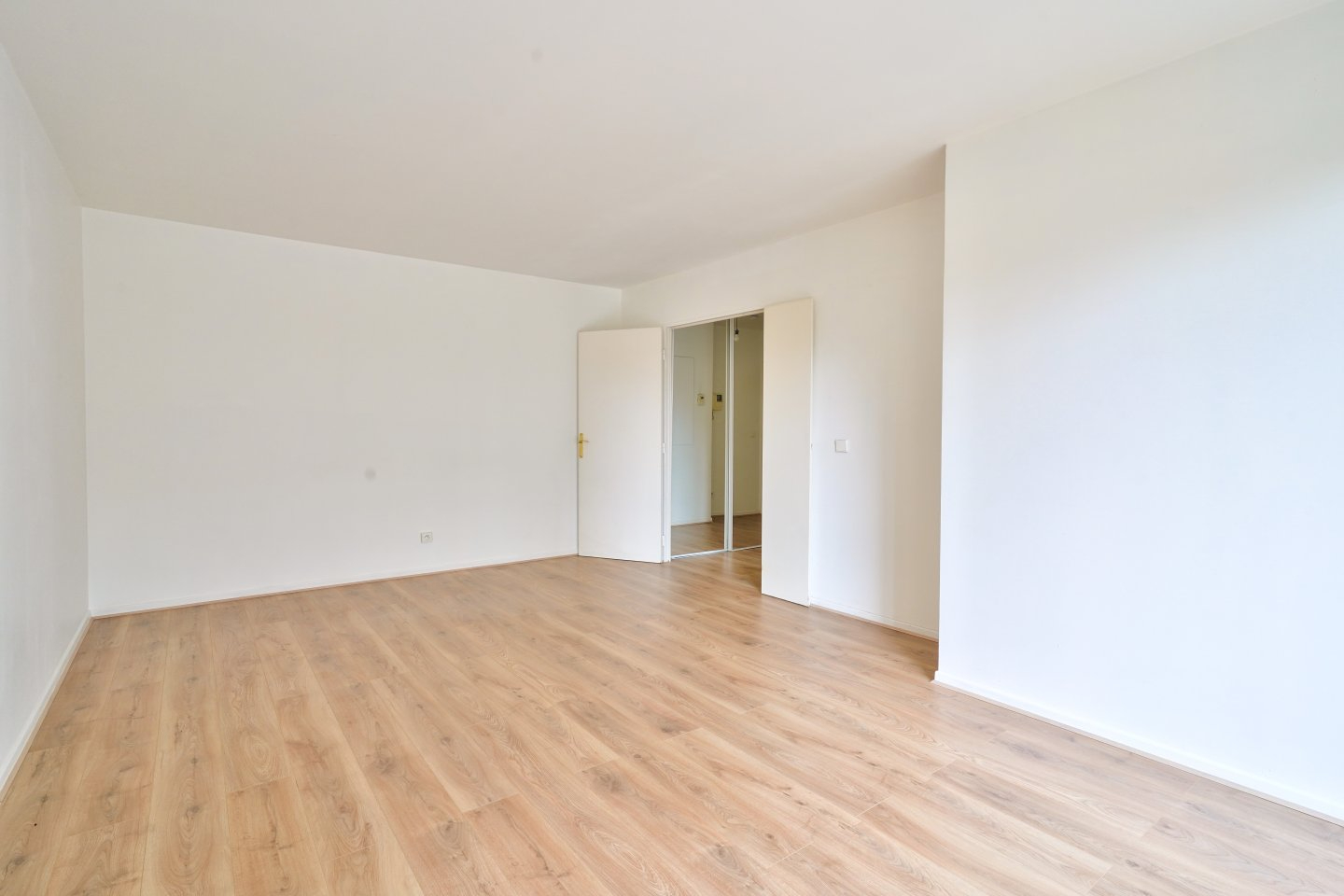 Appartement 3 pièces à vendre sans vis à vis proche ligne 14