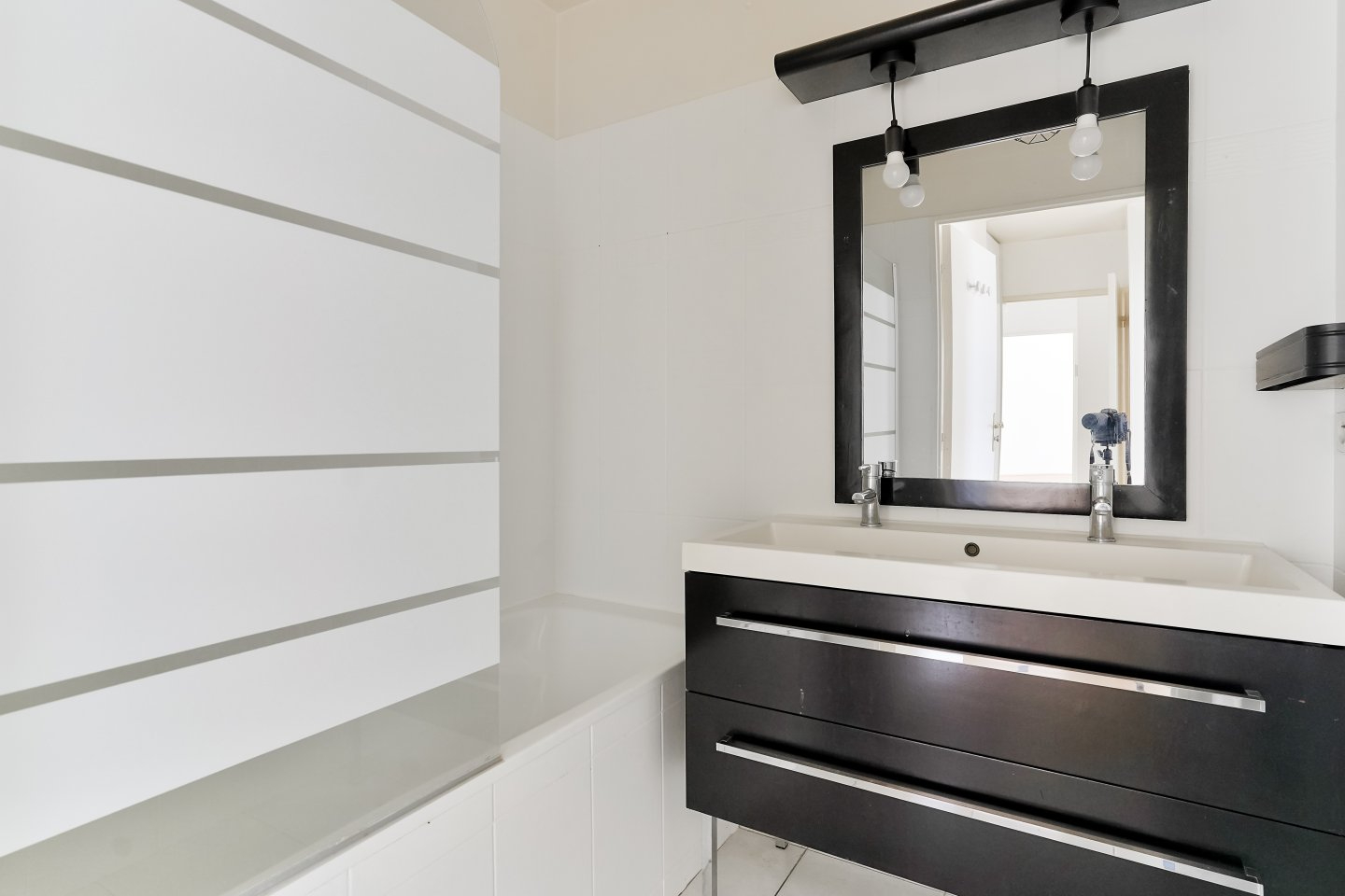 Appartement 3 pièces à vendre sans vis à vis proche ligne 14