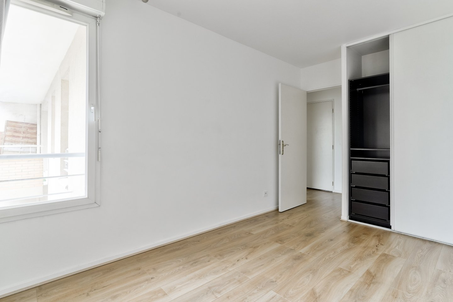 Appartement 3 pièces à vendre sans vis à vis proche ligne 14