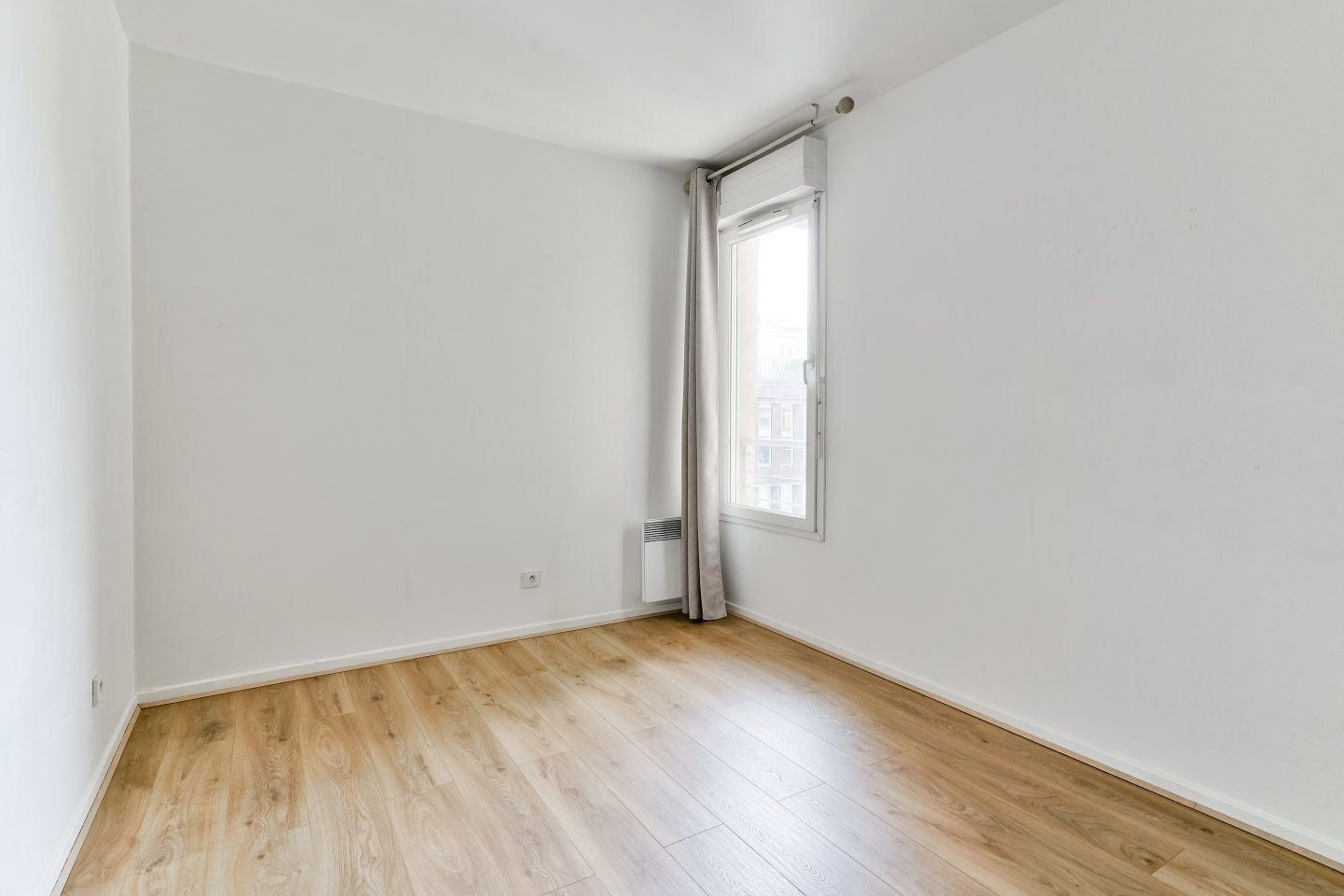 Appartement 3 pièces à vendre sans vis à vis proche ligne 14