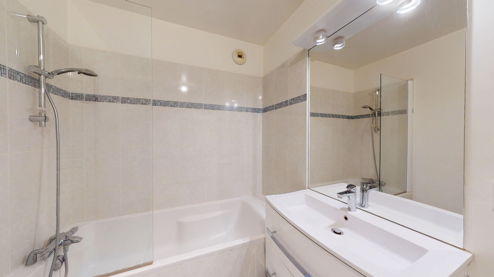 Appartement Saint Ouen Sur Seine 3 pièces lumineux avec une vue dégagée sur le parc.