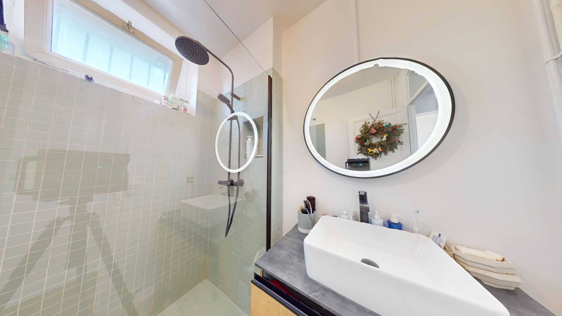 Appartement Saint Ouen Sur Seine 2 pièces et une cave