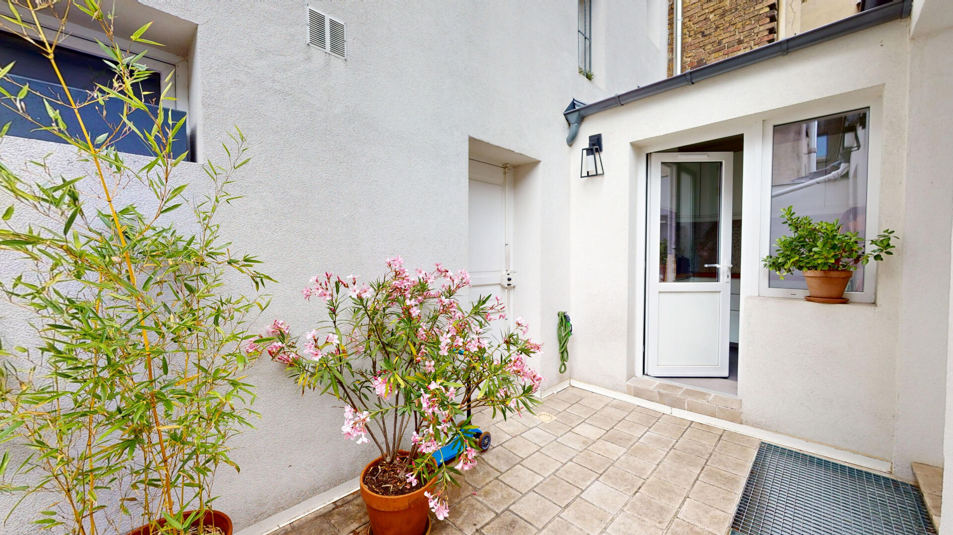 Duplex et sa cour privative