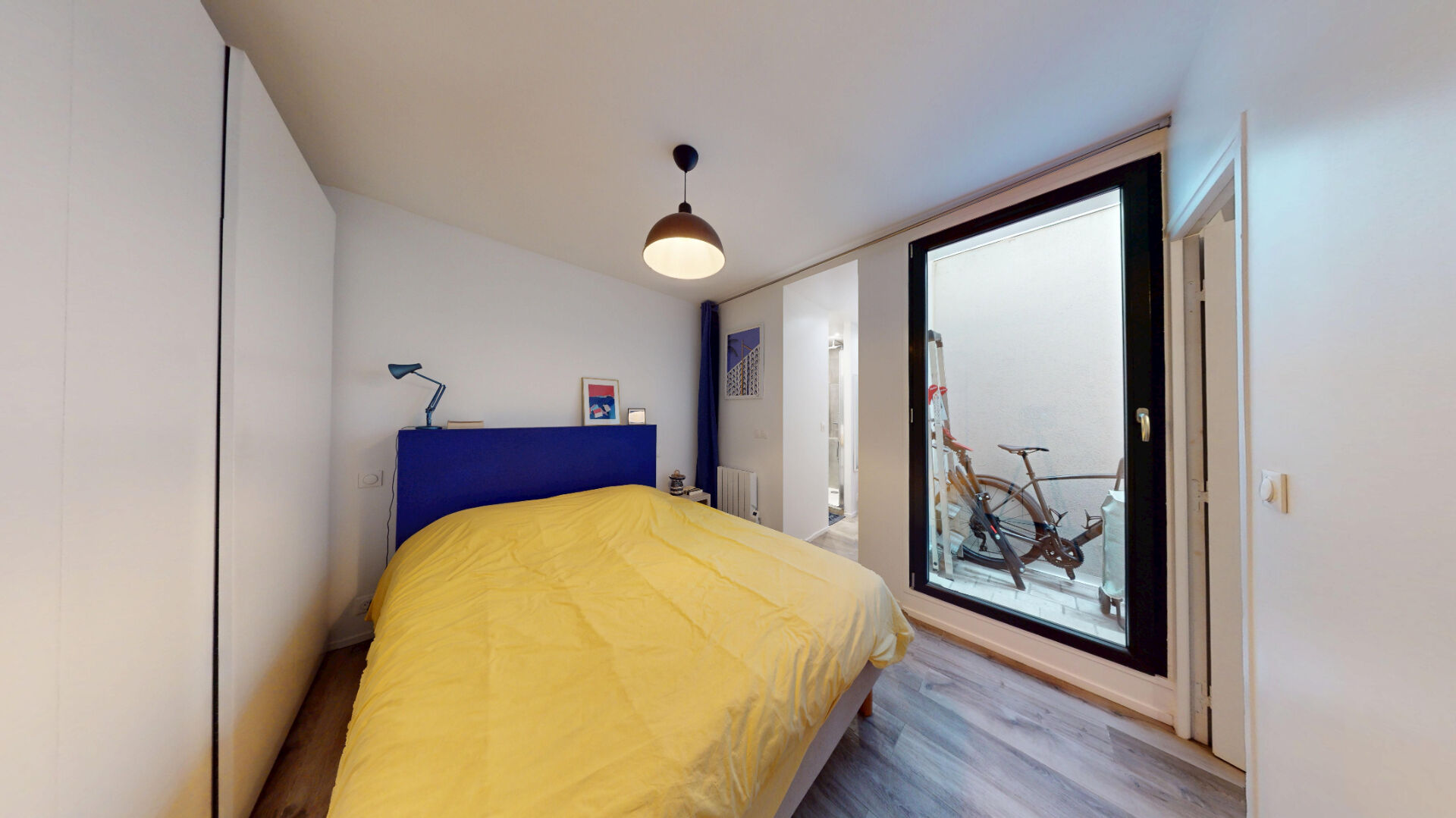 Duplex et sa cour privative
